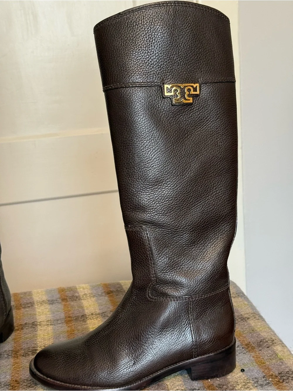 Tory Burch Joanna Dark Brown Pebbled Leather Knee Riding Boots Gold Logo EUC sz8